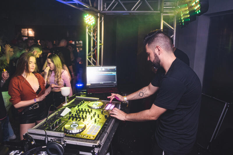 Foto de evento do DJ Laroca